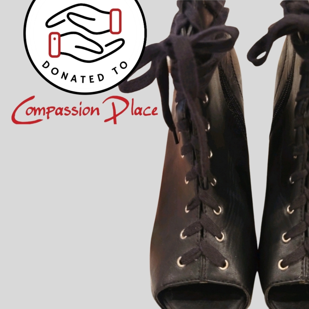♻️ DONATED Black lace up booties with ankle wrap